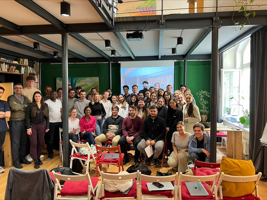 Group photo of the coworking course in summer 2023 in Prague