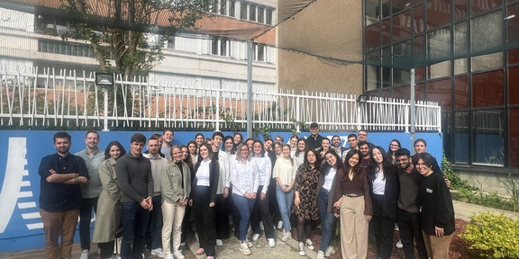 Gruppenfoto des Master Seminars International Coworking and Entrepreneurial Management, der im SoSe 2024 in Paris statt fand.